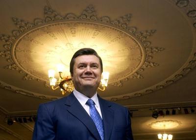 Янукович показал избранным 